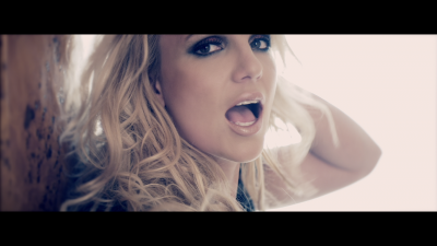 BritneySpears_Criminal_USZM21100143_mov_snapshot_03_33_2021_06_27_01_35_27.png