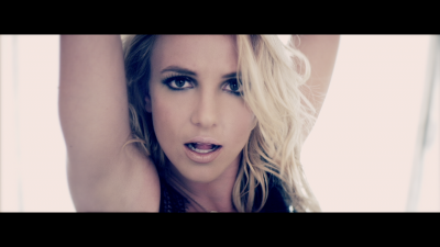 BritneySpears_Criminal_USZM21100143_mov_snapshot_04_58_2021_06_27_01_45_29.png