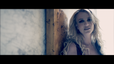 BritneySpears_Criminal_USZM21100143_mov_snapshot_05_34_2021_06_27_01_49_10.png