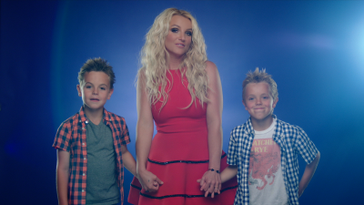 Click to view full size image
==============
BritneySpears_OohLaLa_USRV81300273_mov_snapshot_04_36_2021_06_27_00_36_08.png BritneySpears_OohLaLa_USRV81300273_mov_snapshot_04_36_2021_06_27_00_36_08.png