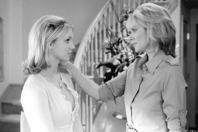 still-of-kim-cattrall-and-britney-spears-in-crossroads-28200229-large-picture.jpg